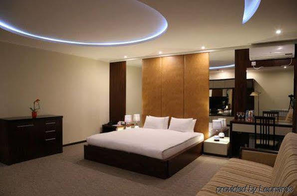 Lacasa Hotel Atyraū Екстериор снимка