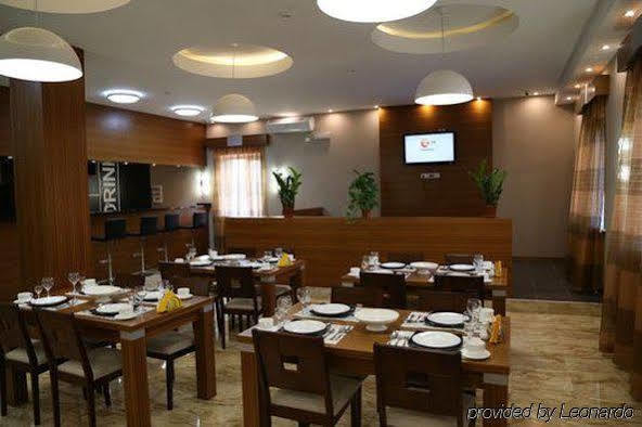Lacasa Hotel Atyraū Екстериор снимка